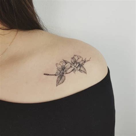 tatuajes en el pecho|Tatuajes de mujer en el pecho